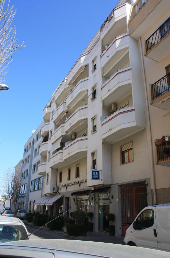 r - via IV novembre 01