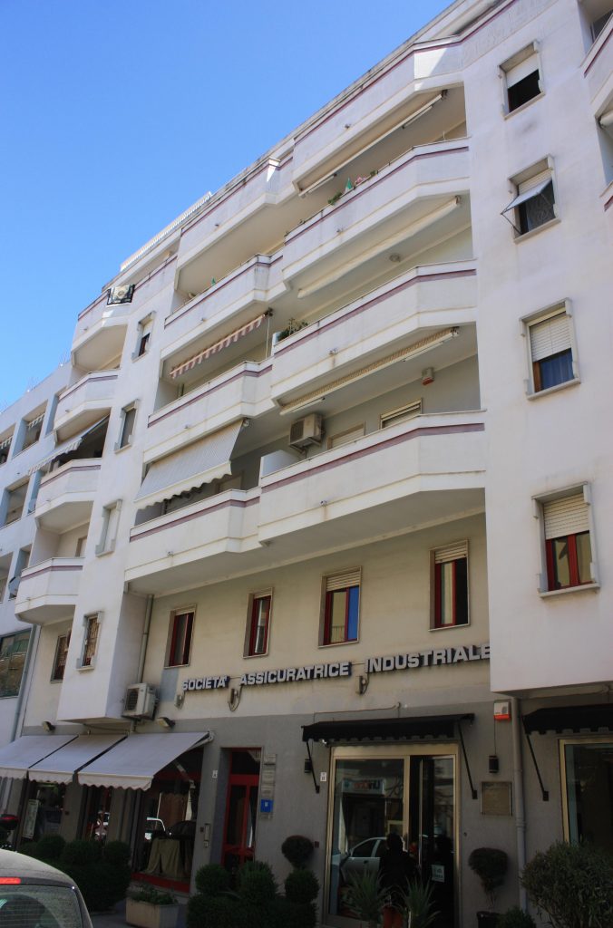 r - via IV novembre 02