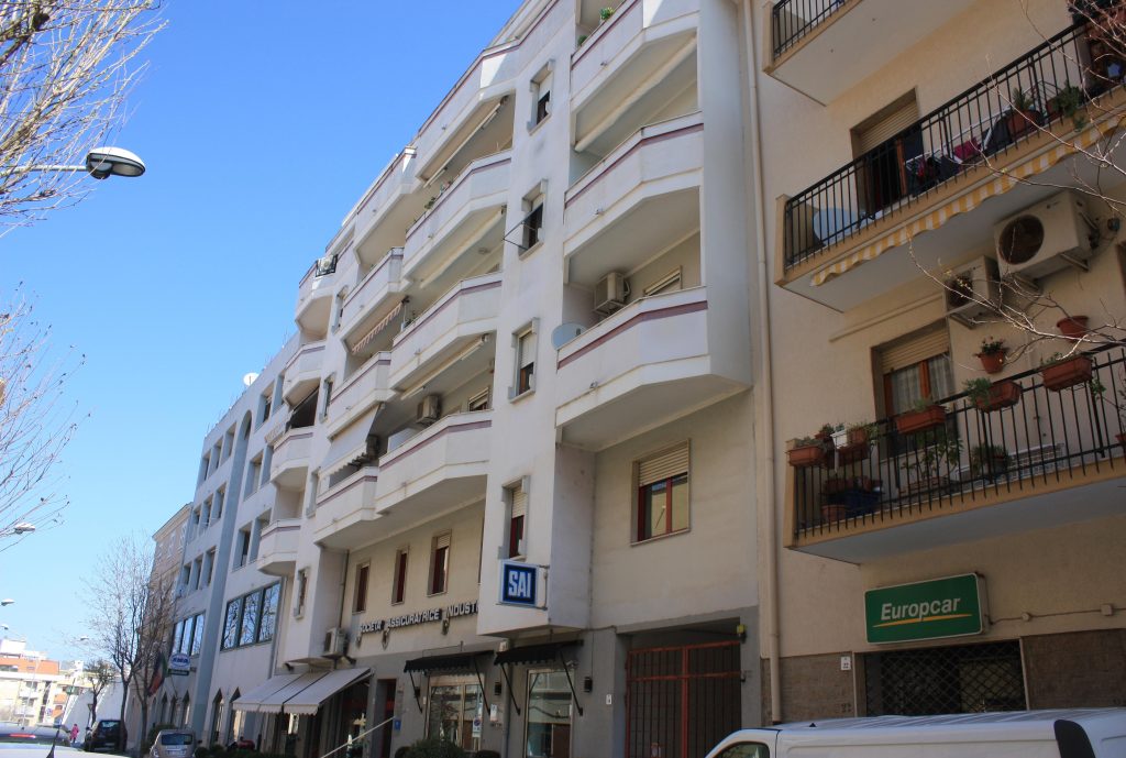r - via IV novembre 03